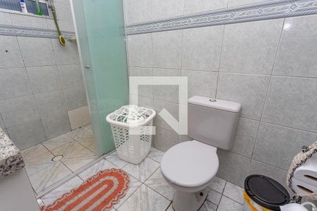 Banheiro social de casa à venda com 2 quartos, 205m² em Piraporinha, Diadema