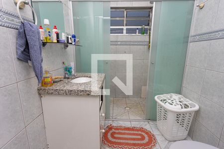 Banheiro social de casa à venda com 2 quartos, 205m² em Piraporinha, Diadema
