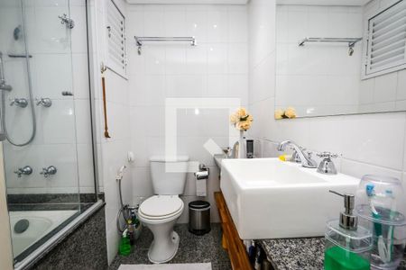 Banheiro da Suite de casa de condomínio à venda com 3 quartos, 106m² em Vila Andrade, São Paulo