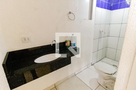 Banheiro de casa para alugar com 2 quartos, 70m² em Jardim Record, Taboão da Serra