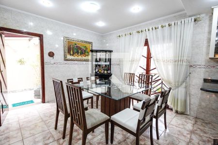 Casa à venda com 590m², 5 quartos e 5 vagas Casa à venda com 590m², 5 quartos e 5 vagasCozinha
