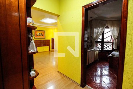 Casa à venda com 590m², 5 quartos e 5 vagas Casa à venda com 590m², 5 quartos e 5 vagasCloset