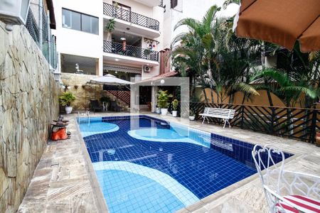 Casa à venda com 590m², 5 quartos e 5 vagas Casa à venda com 590m², 5 quartos e 5 vagasPiscina