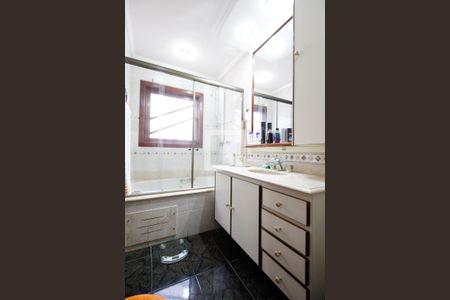 Casa à venda com 590m², 5 quartos e 5 vagas Casa à venda com 590m², 5 quartos e 5 vagasSuíte 5