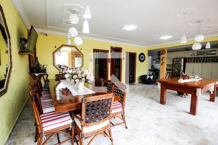Casa à venda com 590m², 5 quartos e 5 vagas Casa à venda com 590m², 5 quartos e 5 vagasEspaço gourmet