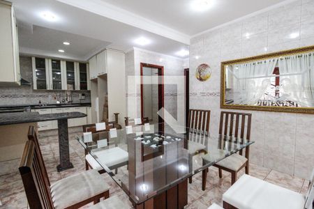Casa à venda com 590m², 5 quartos e 5 vagas Casa à venda com 590m², 5 quartos e 5 vagasCozinha