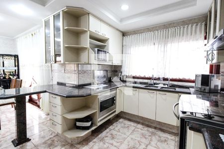 Casa à venda com 590m², 5 quartos e 5 vagas Casa à venda com 590m², 5 quartos e 5 vagasCozinha