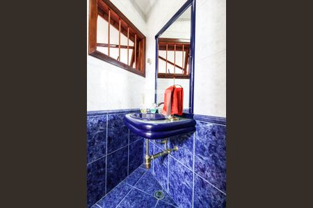 Casa à venda com 590m², 5 quartos e 5 vagas Casa à venda com 590m², 5 quartos e 5 vagasLavabo 3