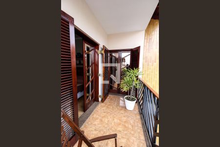 Casa à venda com 590m², 5 quartos e 5 vagas Casa à venda com 590m², 5 quartos e 5 vagasVaranda