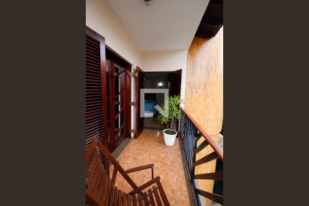 Casa à venda com 590m², 5 quartos e 5 vagas Casa à venda com 590m², 5 quartos e 5 vagasVaranda