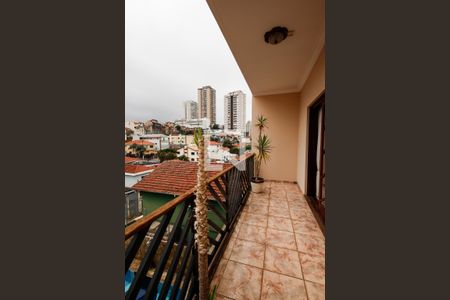 Casa à venda com 590m², 5 quartos e 5 vagas Casa à venda com 590m², 5 quartos e 5 vagasVaranda
