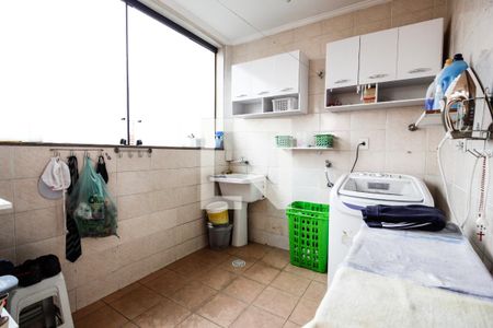 Casa à venda com 590m², 5 quartos e 5 vagas Casa à venda com 590m², 5 quartos e 5 vagasÁrea de serviço