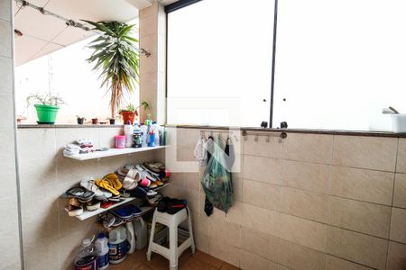 Casa à venda com 590m², 5 quartos e 5 vagas Casa à venda com 590m², 5 quartos e 5 vagasÁrea de serviço