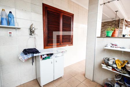 Casa à venda com 590m², 5 quartos e 5 vagas Casa à venda com 590m², 5 quartos e 5 vagasÁrea de serviço