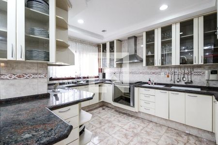Casa à venda com 590m², 5 quartos e 5 vagas Casa à venda com 590m², 5 quartos e 5 vagasCozinha