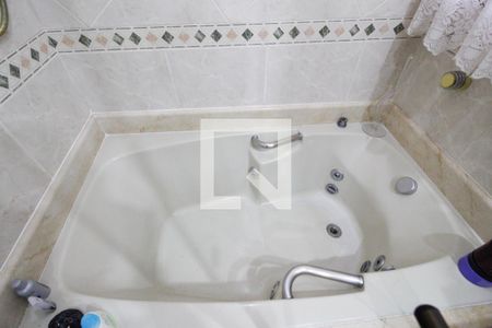Casa à venda com 590m², 5 quartos e 5 vagas Casa à venda com 590m², 5 quartos e 5 vagasBanheira