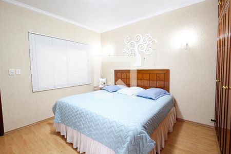 Casa à venda com 590m², 5 quartos e 5 vagas Casa à venda com 590m², 5 quartos e 5 vagasQuarto 4