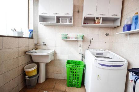 Casa à venda com 590m², 5 quartos e 5 vagas Casa à venda com 590m², 5 quartos e 5 vagasÁrea de serviço