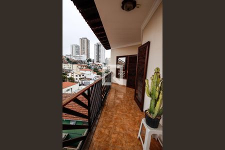 Casa à venda com 590m², 5 quartos e 5 vagas Casa à venda com 590m², 5 quartos e 5 vagasVaranda