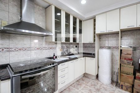 Casa à venda com 590m², 5 quartos e 5 vagas Casa à venda com 590m², 5 quartos e 5 vagasCozinha