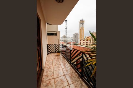 Casa à venda com 590m², 5 quartos e 5 vagas Casa à venda com 590m², 5 quartos e 5 vagasVaranda