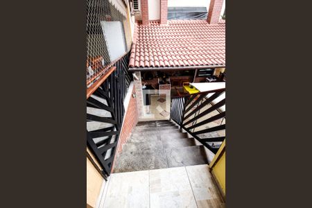 Casa à venda com 590m², 5 quartos e 5 vagas Casa à venda com 590m², 5 quartos e 5 vagasEscada
