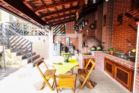 Casa à venda com 590m², 5 quartos e 5 vagas Casa à venda com 590m², 5 quartos e 5 vagasChurrasqueira