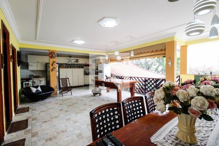 Casa à venda com 590m², 5 quartos e 5 vagas Casa à venda com 590m², 5 quartos e 5 vagasEspaço gourmet
