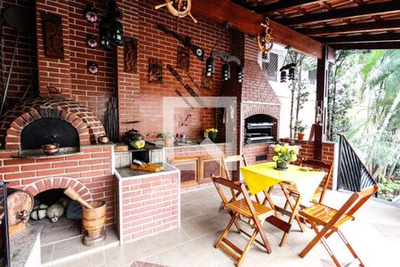 Casa à venda com 590m², 5 quartos e 5 vagas Casa à venda com 590m², 5 quartos e 5 vagasChurrasqueira