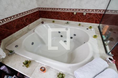 Casa à venda com 590m², 5 quartos e 5 vagas Casa à venda com 590m², 5 quartos e 5 vagasBanheira