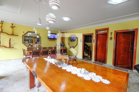 Casa à venda com 590m², 5 quartos e 5 vagas Casa à venda com 590m², 5 quartos e 5 vagasEspaço gourmet