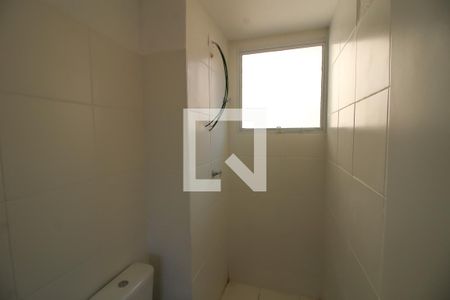 Banheiro de apartamento à venda com 2 quartos, 43m² em Estância Velha, Canoas