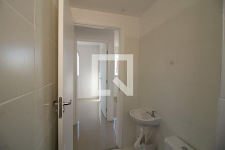 Banheiro de apartamento à venda com 2 quartos, 43m² em Estância Velha, Canoas