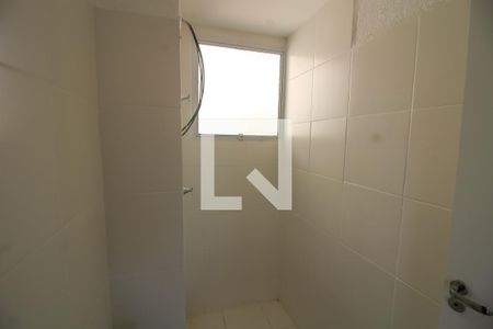 Banheiro de apartamento à venda com 2 quartos, 43m² em Estância Velha, Canoas