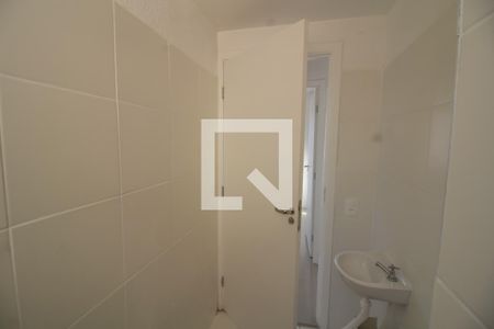 Banheiro de apartamento à venda com 2 quartos, 43m² em Estância Velha, Canoas