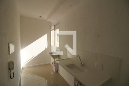 Cozinha e Área de Serviço de apartamento à venda com 2 quartos, 43m² em Estância Velha, Canoas