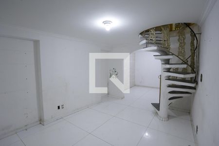 Sala de casa à venda com 2 quartos, 250m² em Vila Ré, São Paulo