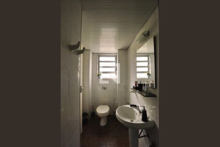 Banheiro de kitnet/studio para alugar com 1 quarto, 17m² em Centro Histórico, Porto Alegre