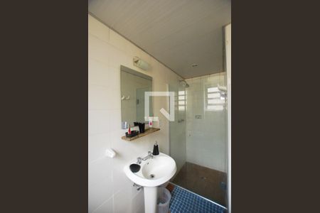 Banheiro de kitnet/studio para alugar com 1 quarto, 17m² em Centro Histórico, Porto Alegre