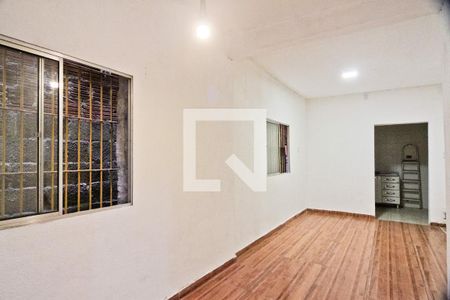 Sala de casa para alugar com 3 quartos, 100m² em Vila Serralheiro, São Paulo
