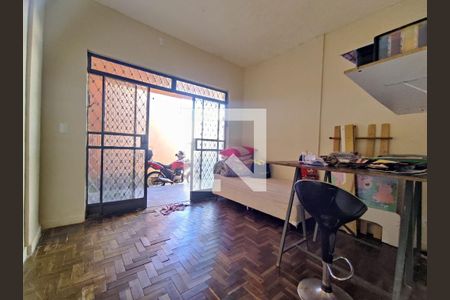 Casa à venda com 4 quartos, 252m² em Piratininga, Belo Horizonte