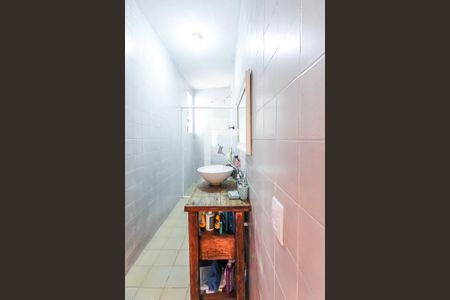 Banheiro de apartamento para alugar com 1 quarto, 54m² em São João, Porto Alegre