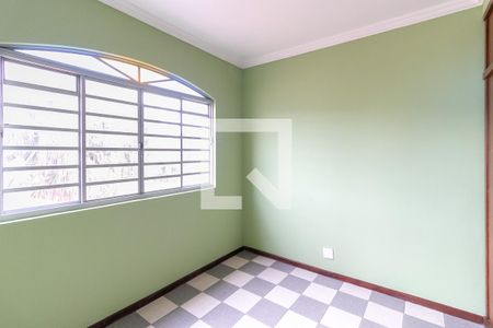 Quarto 2 de casa à venda com 4 quartos, 220m² em Camargos, Belo Horizonte