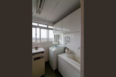 Apartamento para alugar com 120m², 3 quartos e 2 vagas Apartamento para alugar com 120m², 3 quartos e 2 vagasÁrea de Serviço