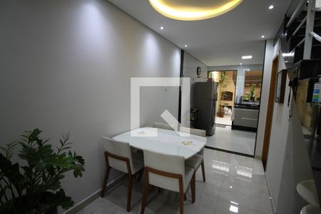 Sala de casa à venda com 3 quartos, 114m² em Jardim Sabara, São Paulo