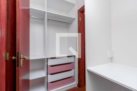 Casa à venda com 280m², 4 quartos e 6 vagas Casa à venda com 280m², 4 quartos e 6 vagasCloset da Suíte 2