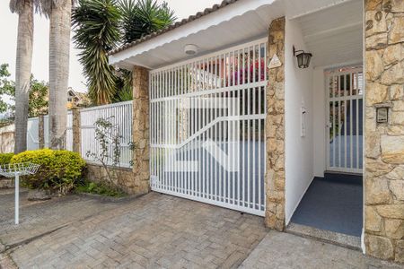 Casa à venda com 280m², 4 quartos e 6 vagas Casa à venda com 280m², 4 quartos e 6 vagasFachada