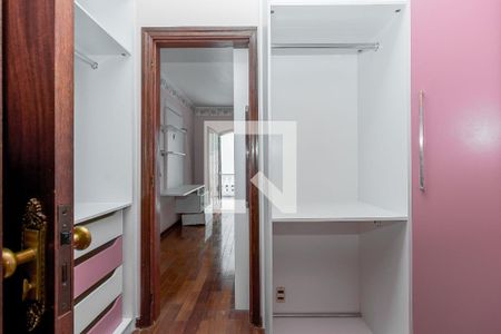 Casa à venda com 280m², 4 quartos e 6 vagas Casa à venda com 280m², 4 quartos e 6 vagasCloset da Suíte 2