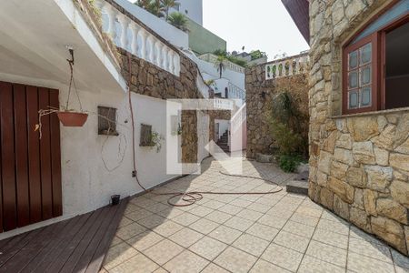 Casa à venda com 280m², 4 quartos e 6 vagas Casa à venda com 280m², 4 quartos e 6 vagasQuintal