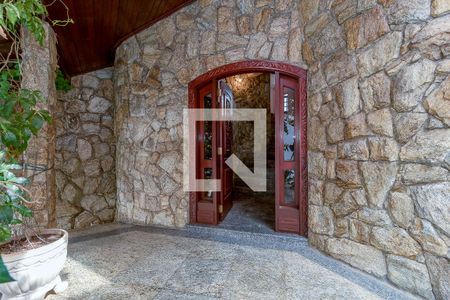 Casa à venda com 280m², 4 quartos e 6 vagas Casa à venda com 280m², 4 quartos e 6 vagasEntrada